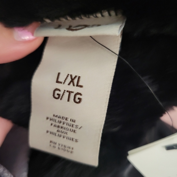 UGG Quilted Gloves - Picture 2 of 6